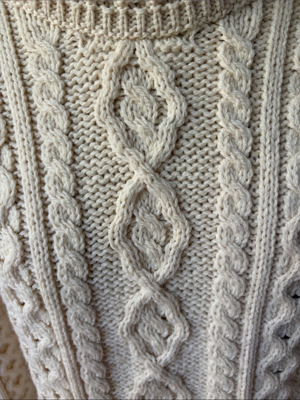 Carriag Donn 100% merino wool Cable-Knit Turtleneck Sweater made in Ireland ๐ฎ๐ช - Picture 4 of 10